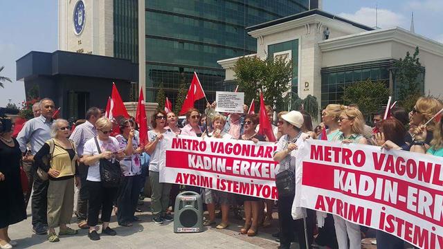 TLB Bursa “Pembe Vagon” Levhalarını Söktü!