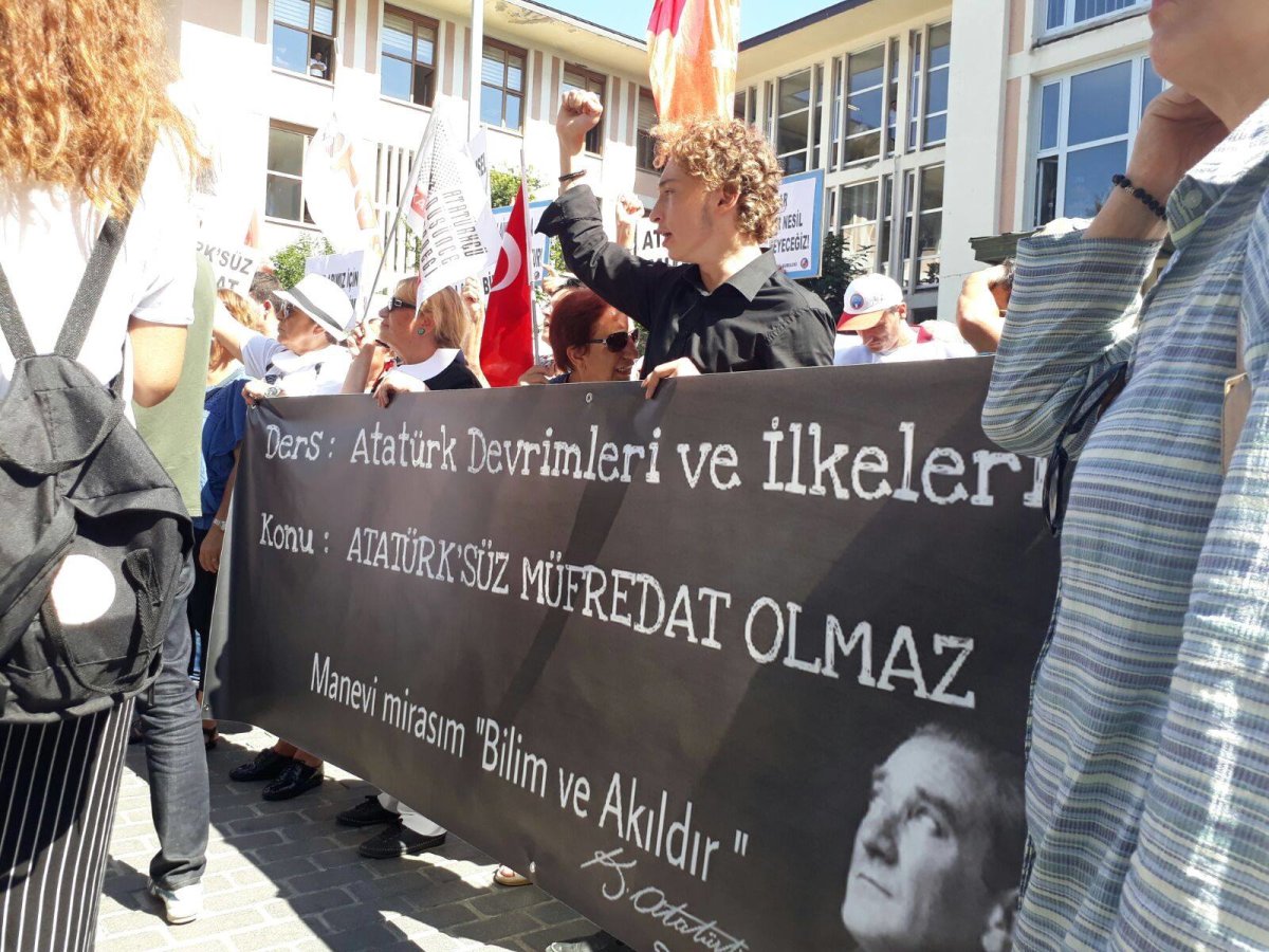 TLB İstanbul'dan Atatürksüz Müfredata Geçit Yok