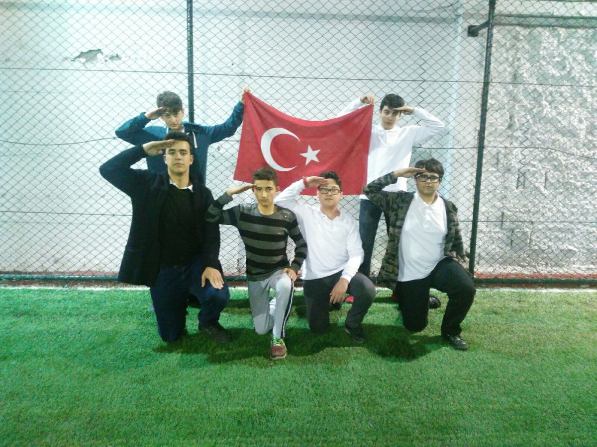 Isparta'lı liselilerden Afrin'e selam