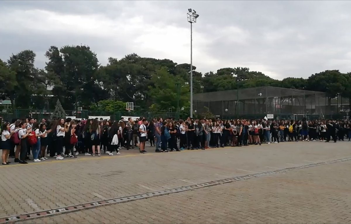 Müdürü İzmir Marşı ile Uğurladılar