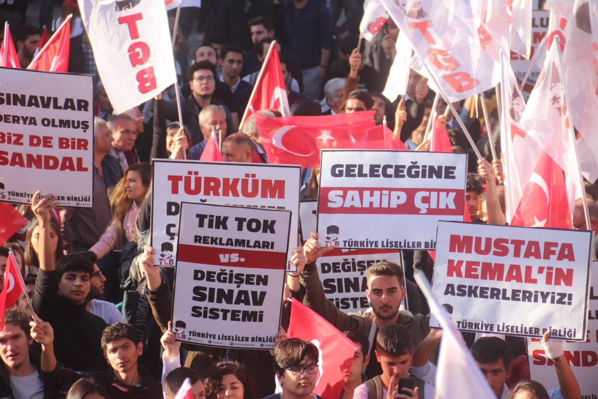 TLB Kortejinde Renkli Görüntüler: "Yıkıkları Etiketliyoruz"
