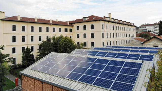 Bu Lise Elektriğini Güneşten Üretiyor
