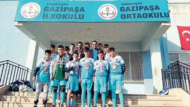 Silopi'nin Yıldızları Spor Salonu İstiyor