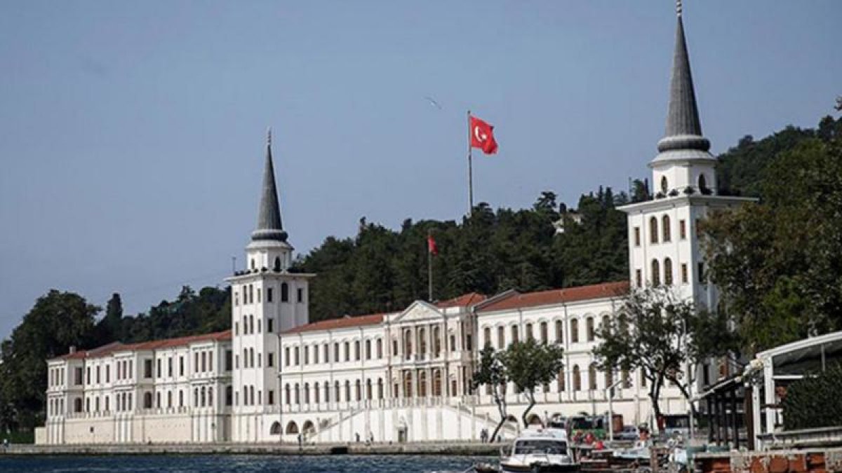 FETÖ'nün Okuldan Attığı Atatürkçü Liseliler