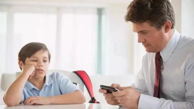Bilinçsiz Ebeveynler Çevrimiçi Oyunlardan Daha Zararlı