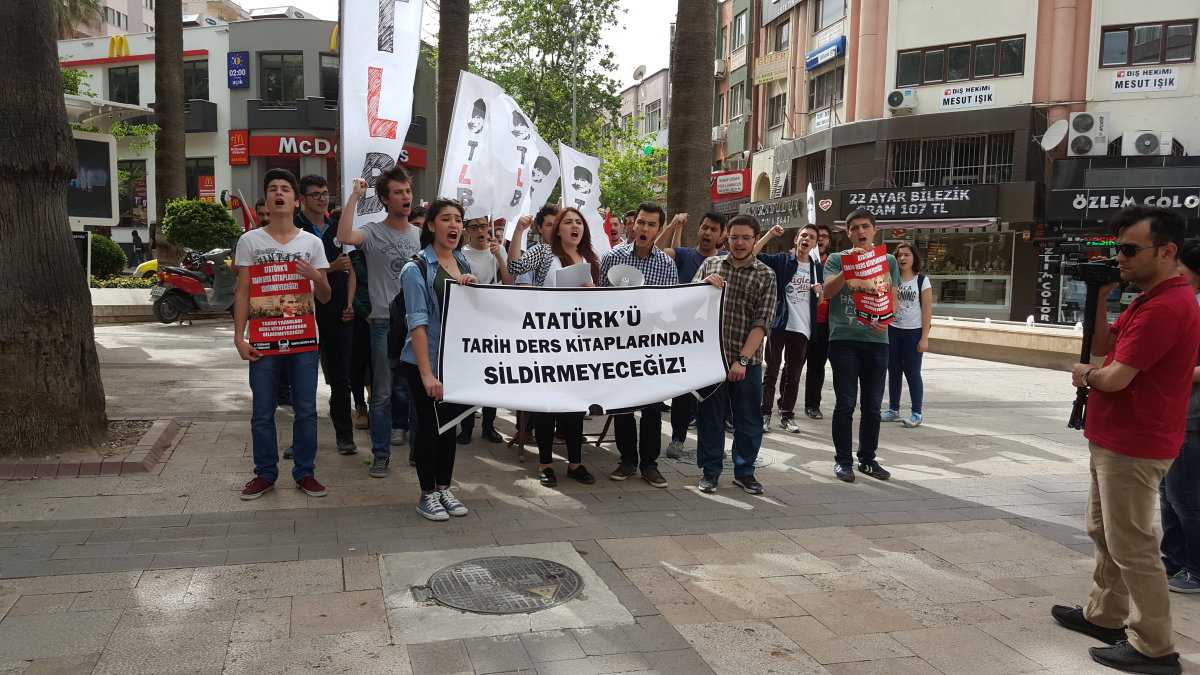 TLB Denizli: "ATATÜRK'E DOKUNMA HESABINI SORARIZ!"