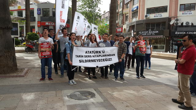 TLB Denizli: "ATATÜRK'E DOKUNMA HESABINI SORARIZ!"