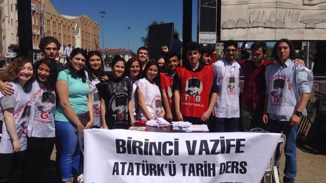 Sakarya'da TLB'nin İmza Kampanyası B&uuml;y&uuml;k İlgi G&ouml;r&uuml;yor