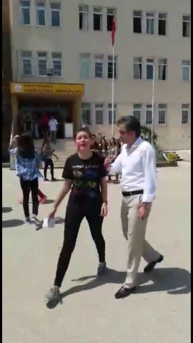 GENÇLİĞE HİTABE OKUYAN LİSELİLERE MÜDÜR TEHDİDİ “HAYATINIZ YANAR!”