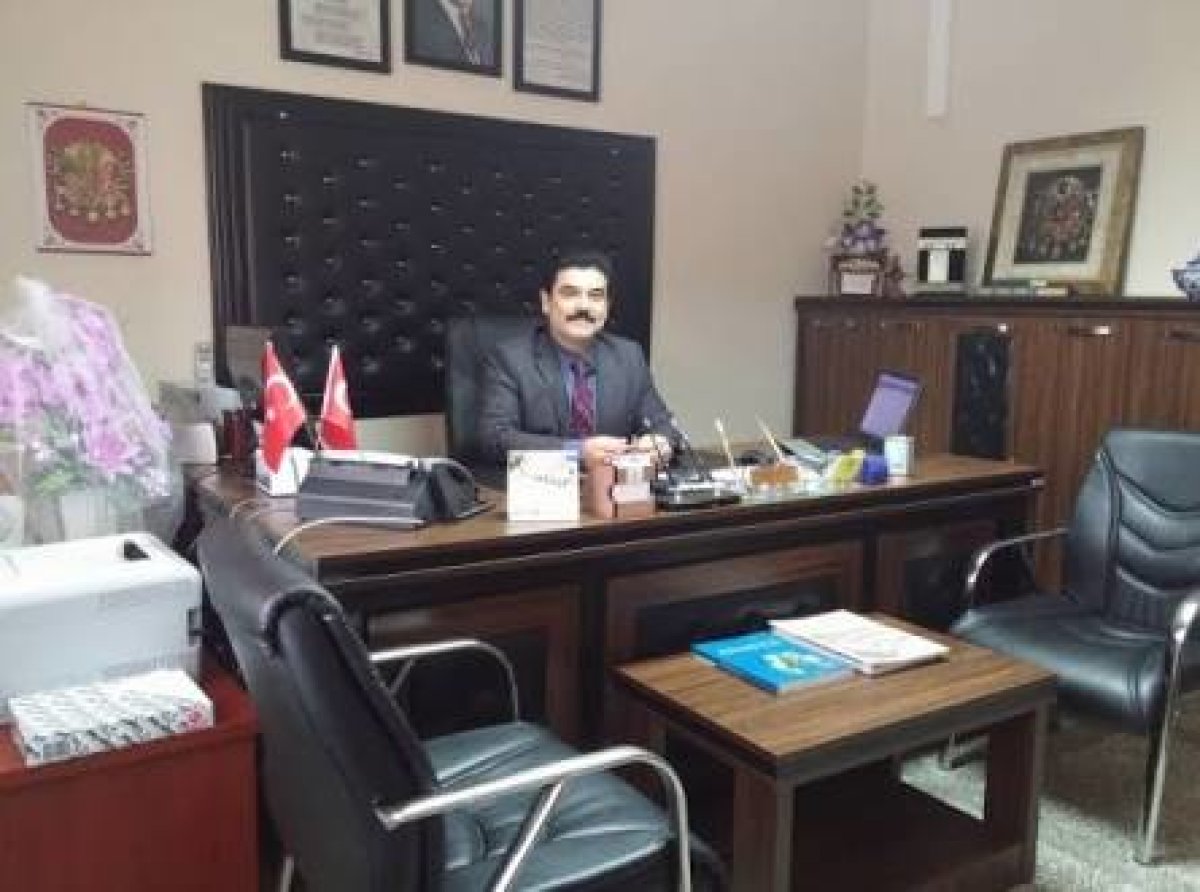Müdür 'Atatürk'e Övgüyü' Yasakladı