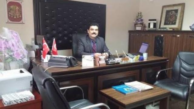 Müdür 'Atatürk'e Övgüyü' Yasakladı