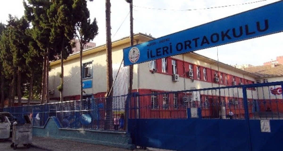 Okulun Adı 'İleri', Müdürün İcraatları Gerici