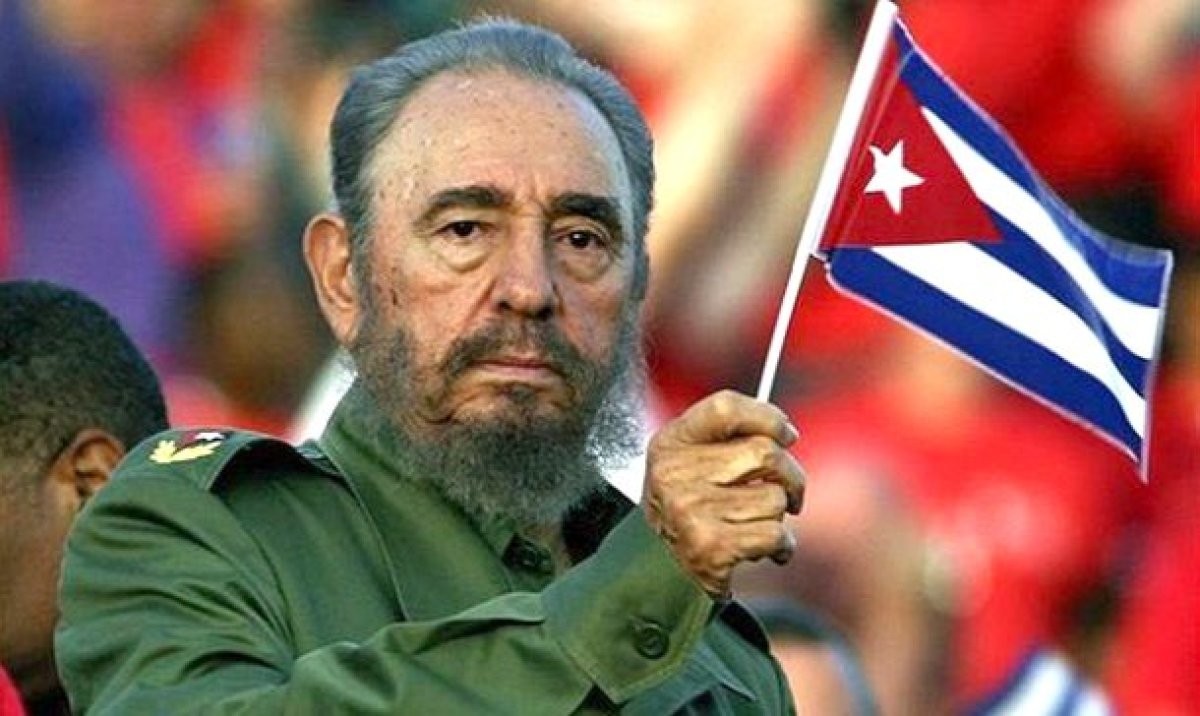 Fidel Castro Hayatını Kaybetti
