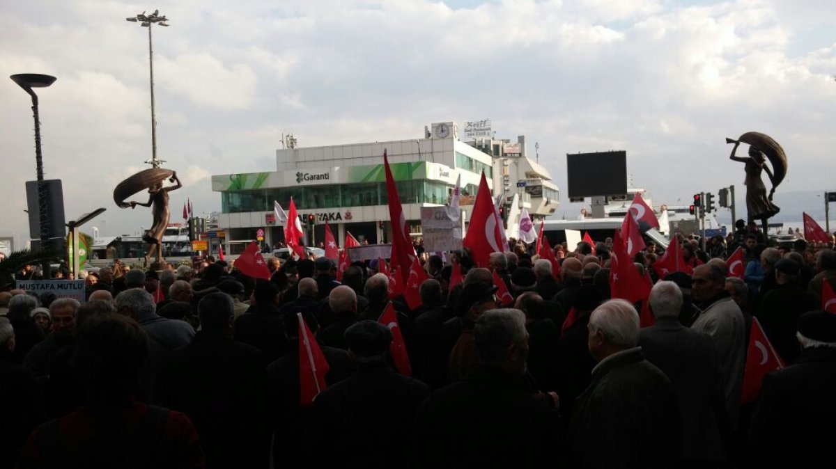 İzmir'de Vatansever Kurumlar Şehitler İçin Bir Araya Geldi 