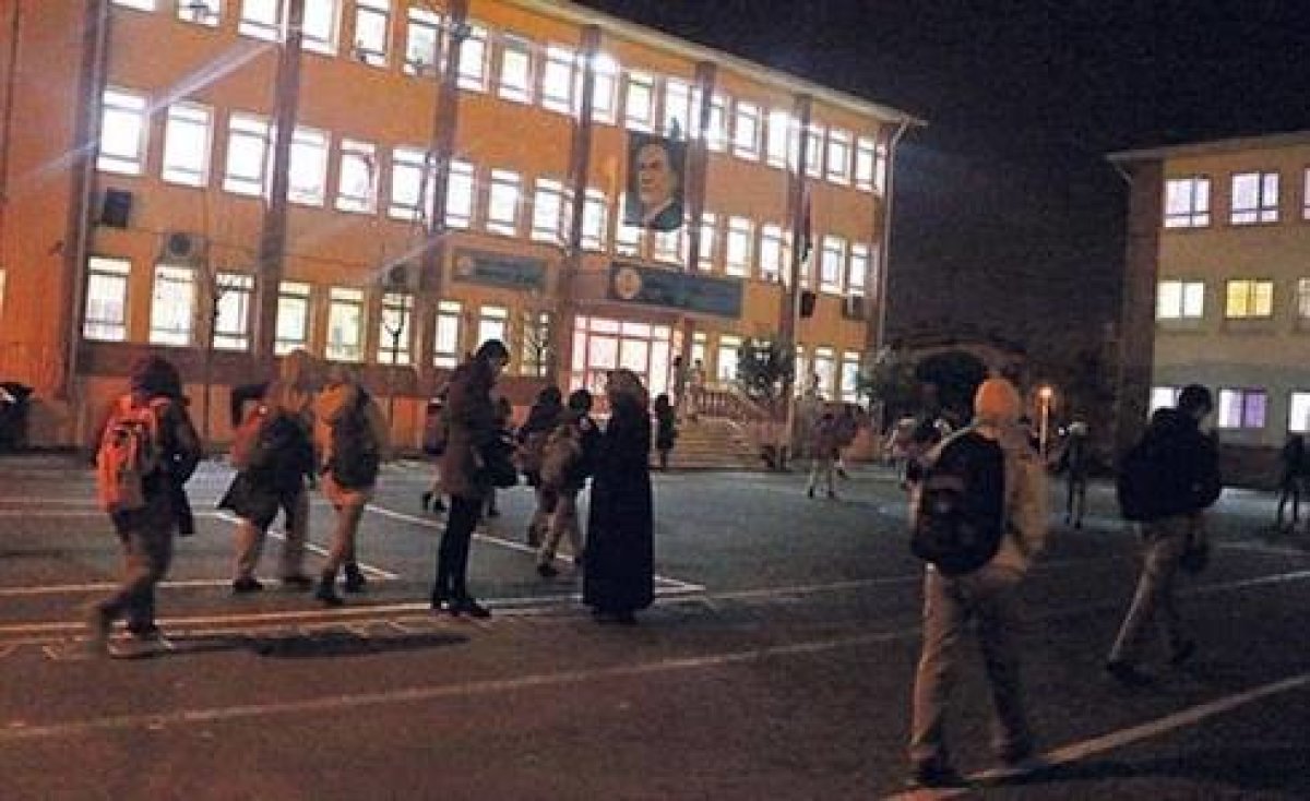 Ders Ziline Karanlık Ayarı Mı Geliyor?