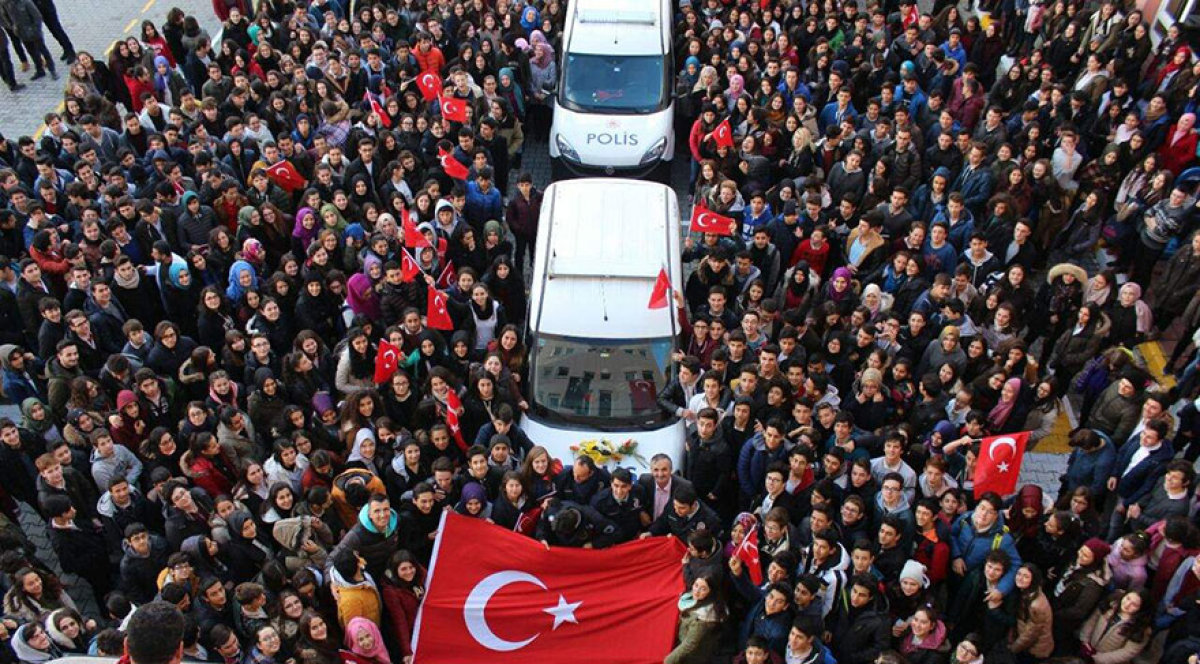 Kavga Diye Çağırdılar, Bağırlarına Bastılar...