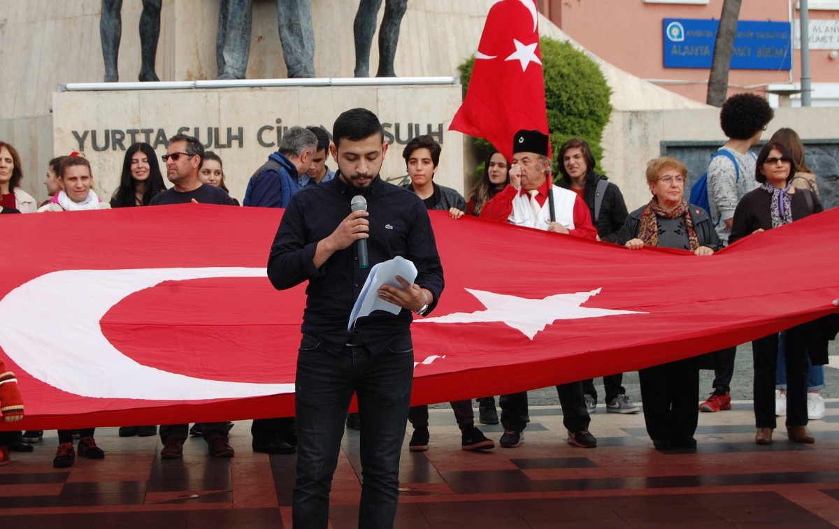 TLB Alanya'dan İzmir Marşı eylemi