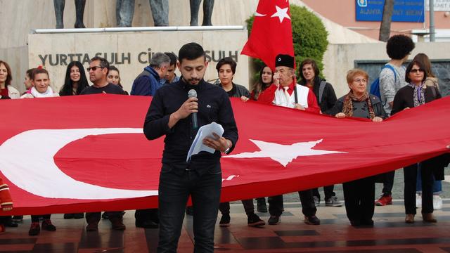 TLB Alanya'dan İzmir Marşı eylemi