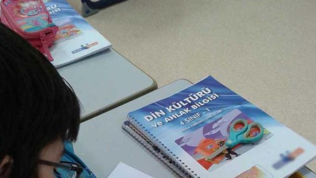 MEB Cihatlı Din Dersi Müfredatını Kaldırdı