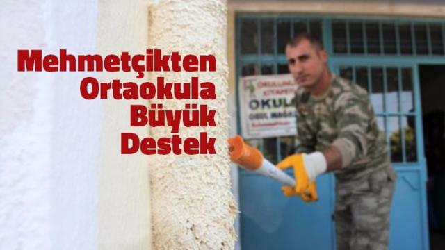 Mehmetçikten Ortaokula Büyük Destek