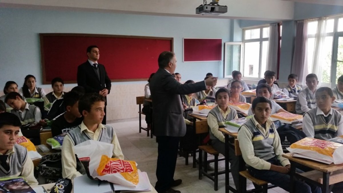MEB Kitap Hazırlamada Sınıfta Kaldı
