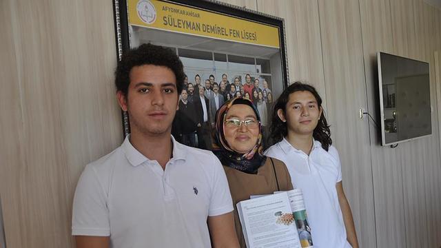 Lise Öğrencilerinin Projesi Ders Kitabında