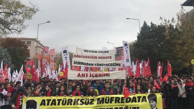 Atatürksüz Müfredata Geçit Vermeyeceğiz!