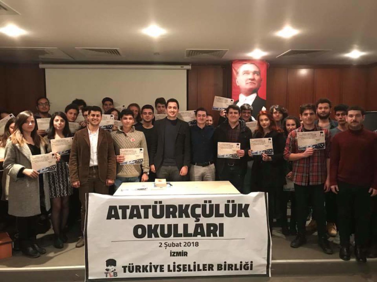 İzmirli liselilerden Atatürkçülük Okulları