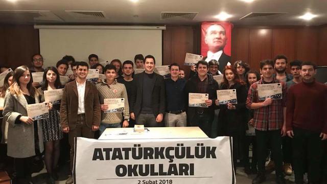 İzmirli liselilerden Atat&uuml;rk&ccedil;&uuml;l&uuml;k Okulları