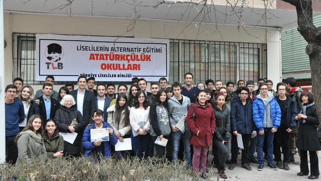 Liseliler Ankara'da Atat&uuml;rk&ccedil;&uuml;l&uuml;k Okulu'nda buluştu