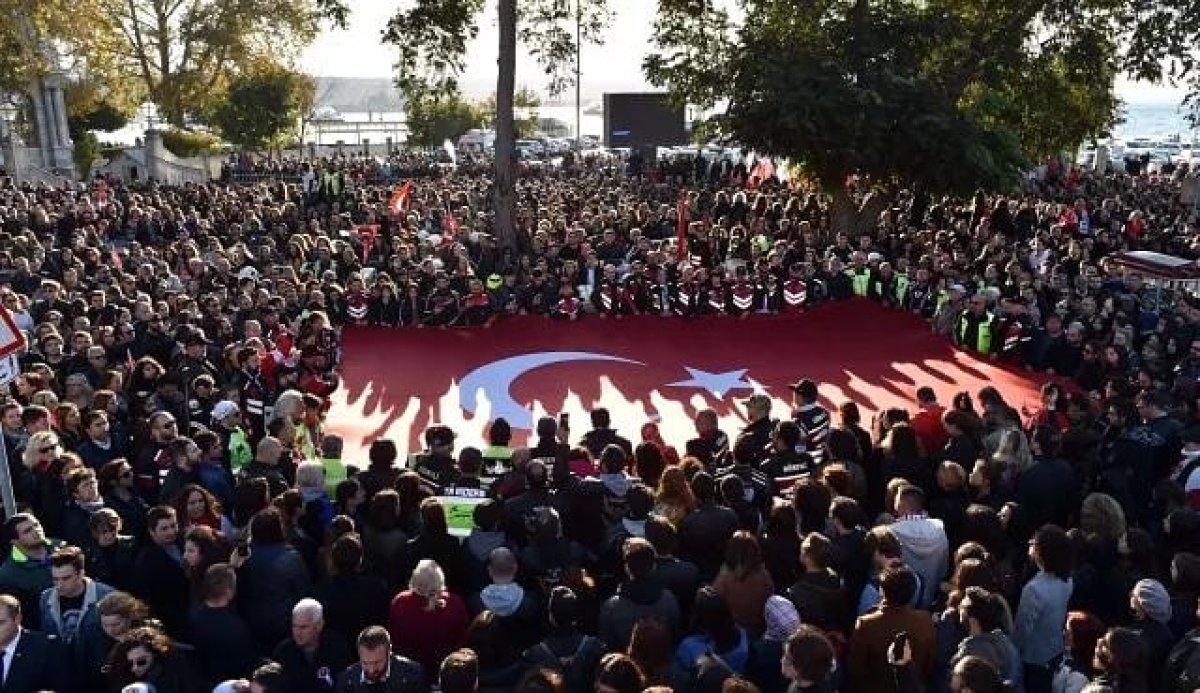 İstanbul'da Mustafa Kemal Atatürk Dolmabahçe'de Anıldı