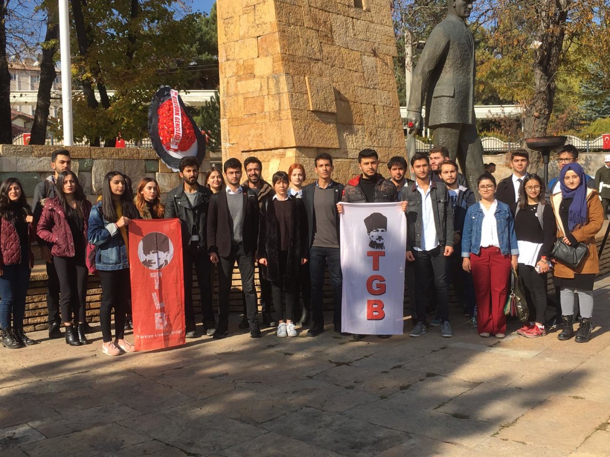Sivas'ta Atatürk Gençliği Yasta Değil Ayakta 