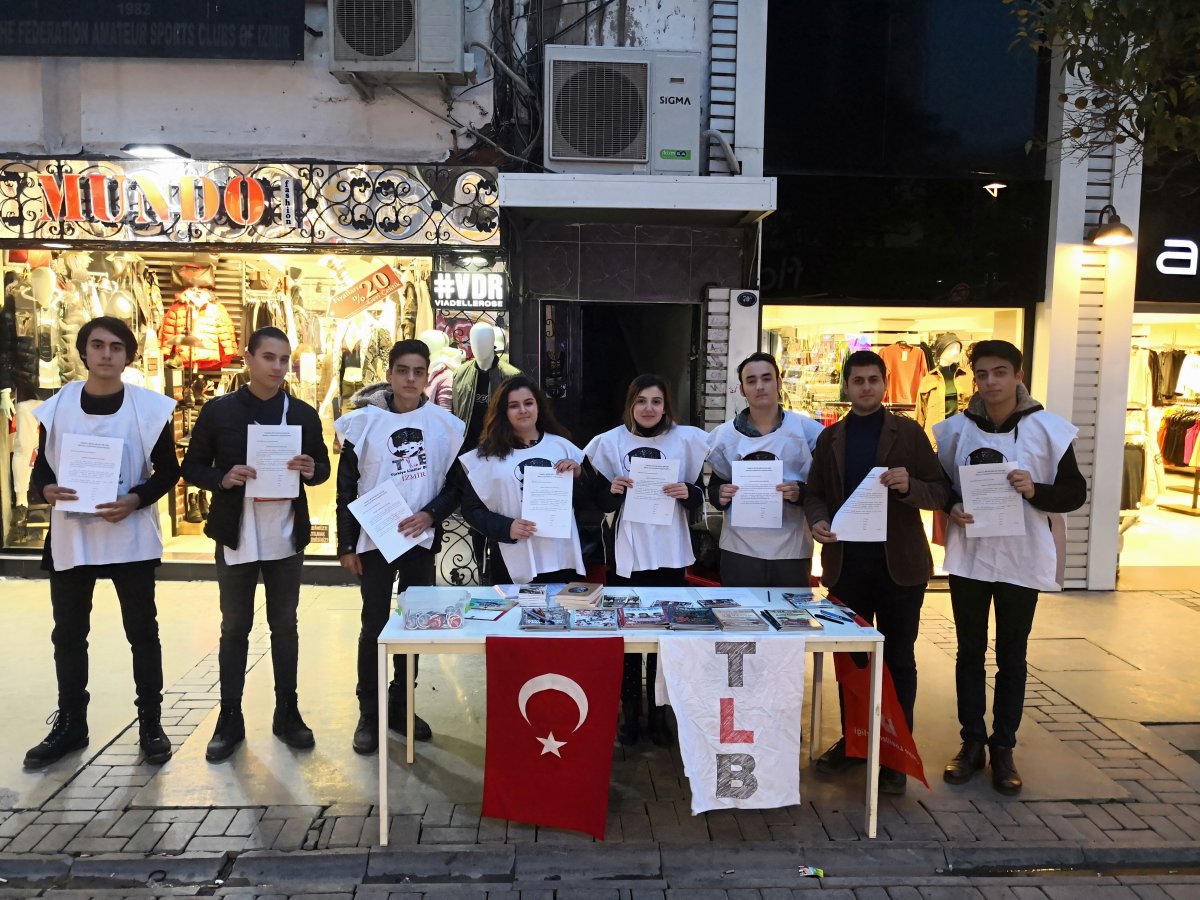 İzmir Ayakta: Andımız Yeniden Okutulsun 