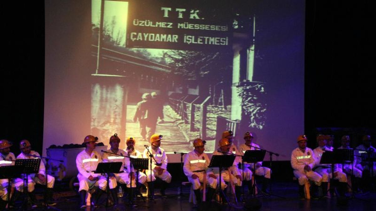 Türkiye'nin İlk Madenci Korosundan Konser