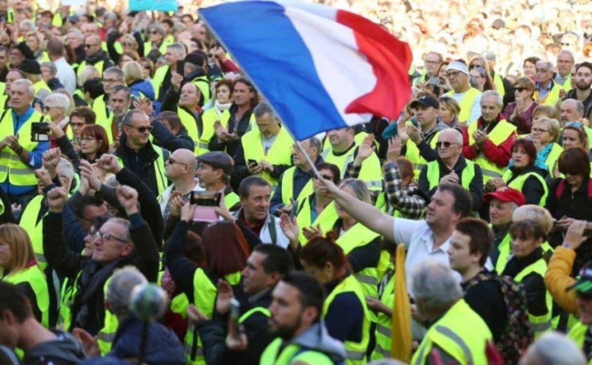 Fransa'da 700 Öğrenci Gözaltına Alındı