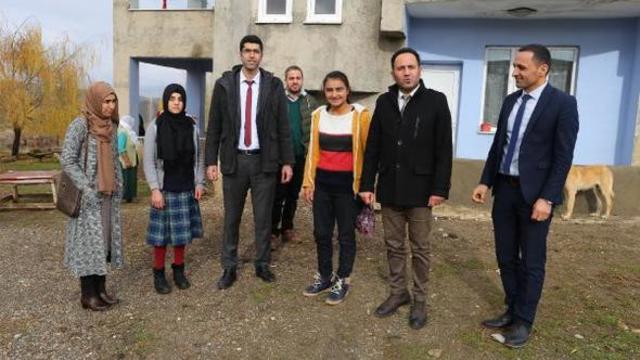 Varto’da Aileleri İkna Edilen Kız Çocukları Okula Başladı