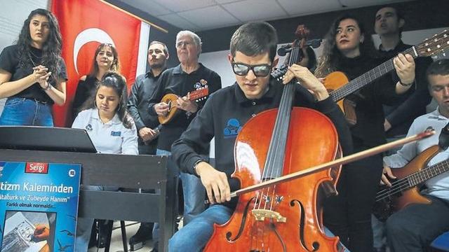Otizmli Öğrencilerin Hayatı Müzikle Değişti