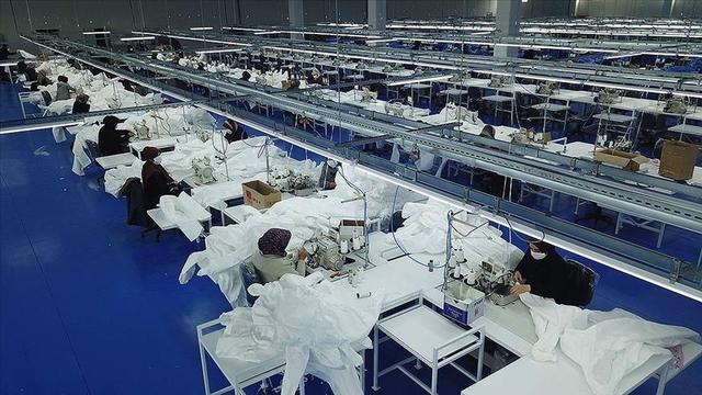 Tekstil Fabrikasını Antibakteriyel Tulum Üretim Tesisine Çevirdi