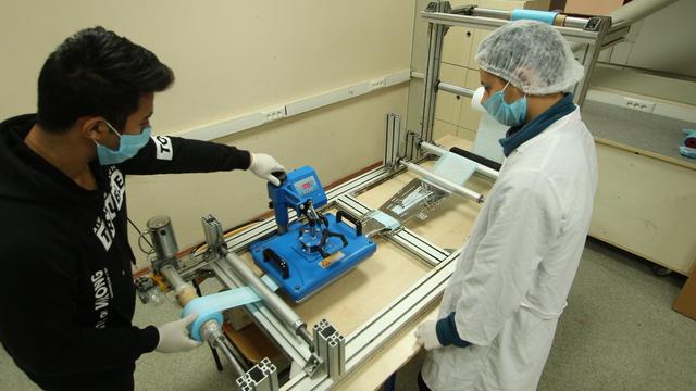 Meslek Liseleri Maske De Üretiyor Makinesini De!