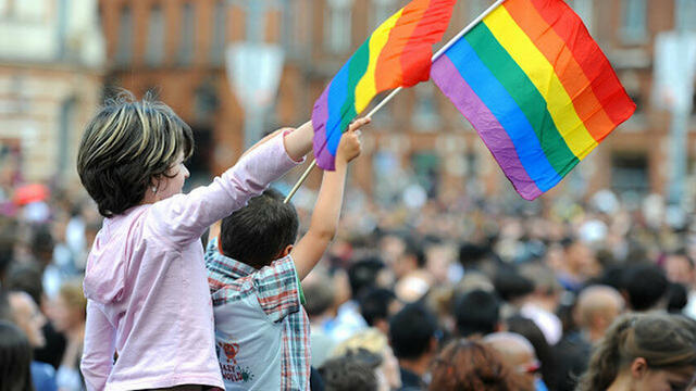 Uzmanlardan ailelere LGBT uyarısı