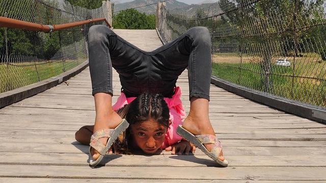 K&ouml;y&uuml;n lastik kızı