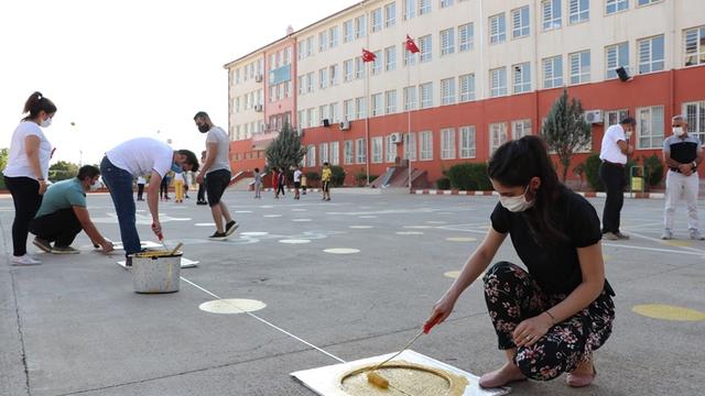Öğretmenlerimiz yükü sırtladı