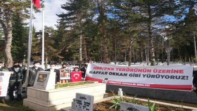 TLB SAKARYA GAFFAR OKKAN’I MEZARI BAŞINDA ANDI !