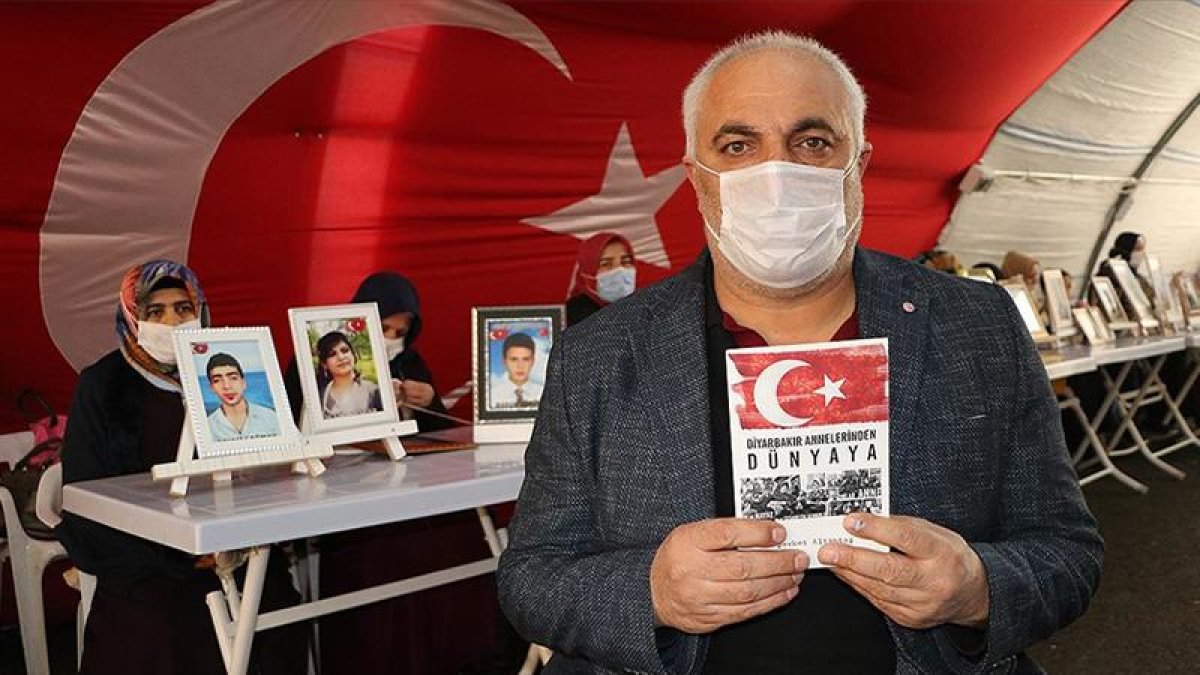 Evlat nöbetindeki baba Diyarbakır annelerinin yaşadıklarını kitaplaştırdı